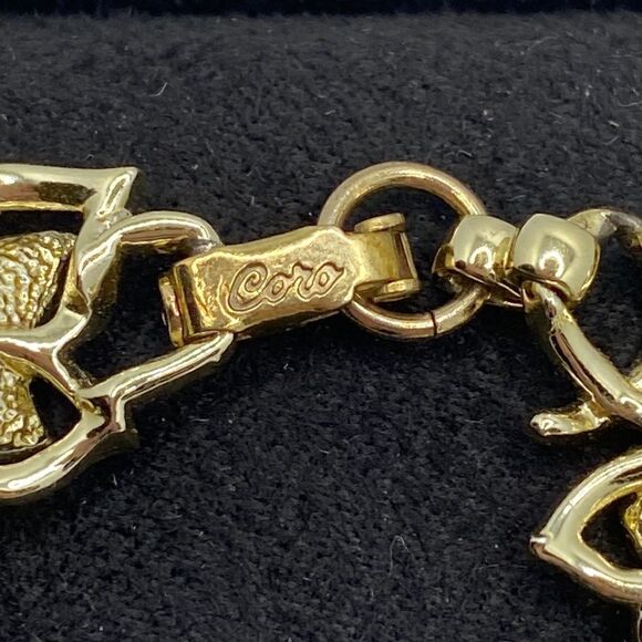 💛 Vintage Coro Gold Plated Leaf Bracelet - Picture 5 of 6